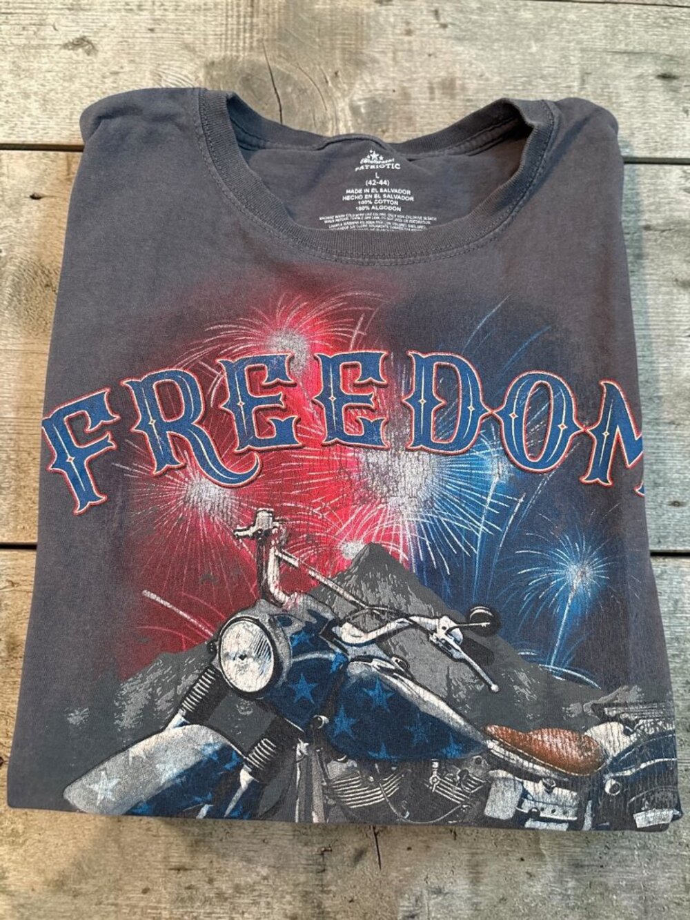 Freedom Motorcycle Graphic T-Shirt Patriotic Fireworks Design Cotton Mens L Gray